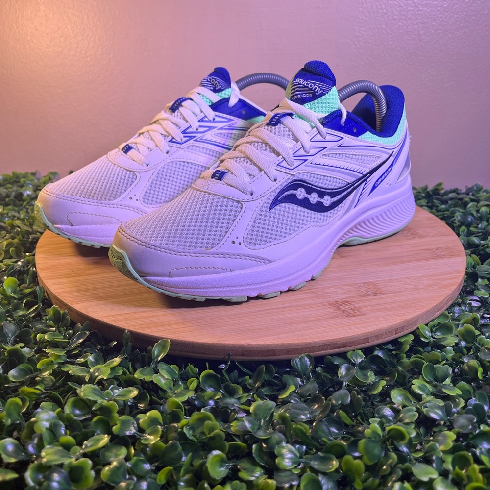 🔥 SAUCONY COHESION WHITE TIL NAVY WONENS RUNNING SHOE SIZE 9 S10628-7 - Picture 2 of 10